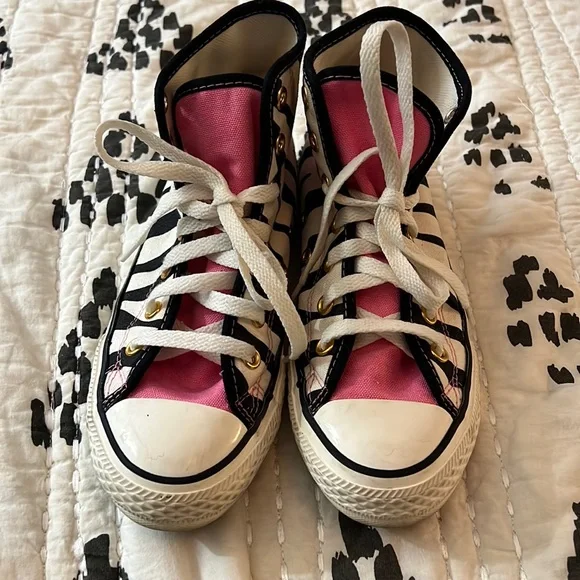 Converse Kids Chuck Taylor Girls size 2 - Picture 1 of 6